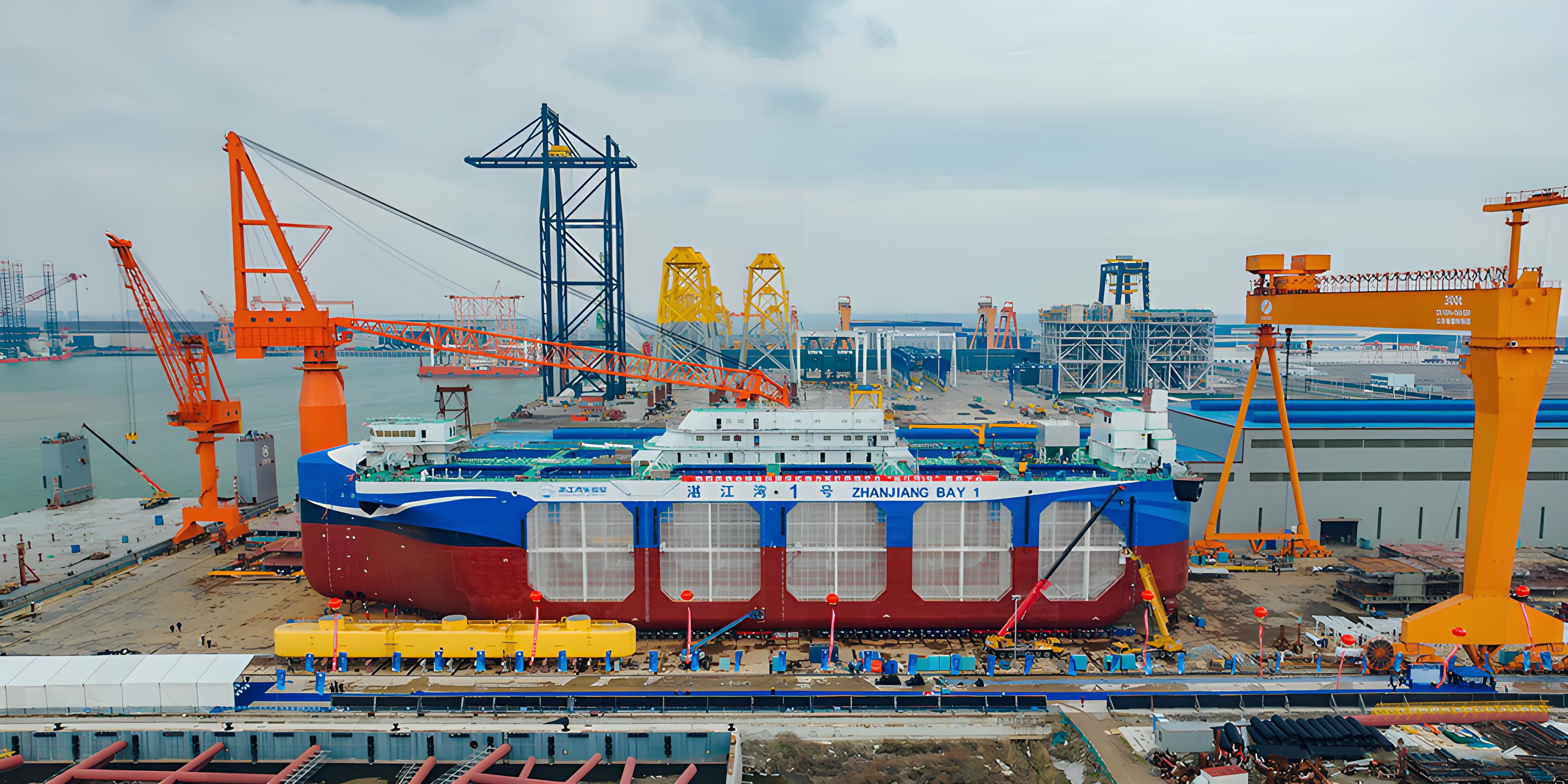 世界首創(chuàng)漂浮式動(dòng)力定位養(yǎng)殖平臺(tái)“湛江灣1號(hào)”